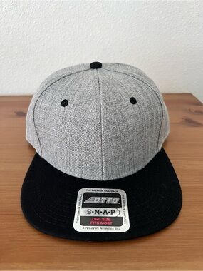OTTO Cap Gray and Black One Size / Unisex / 
6 Panels Snapback Hat